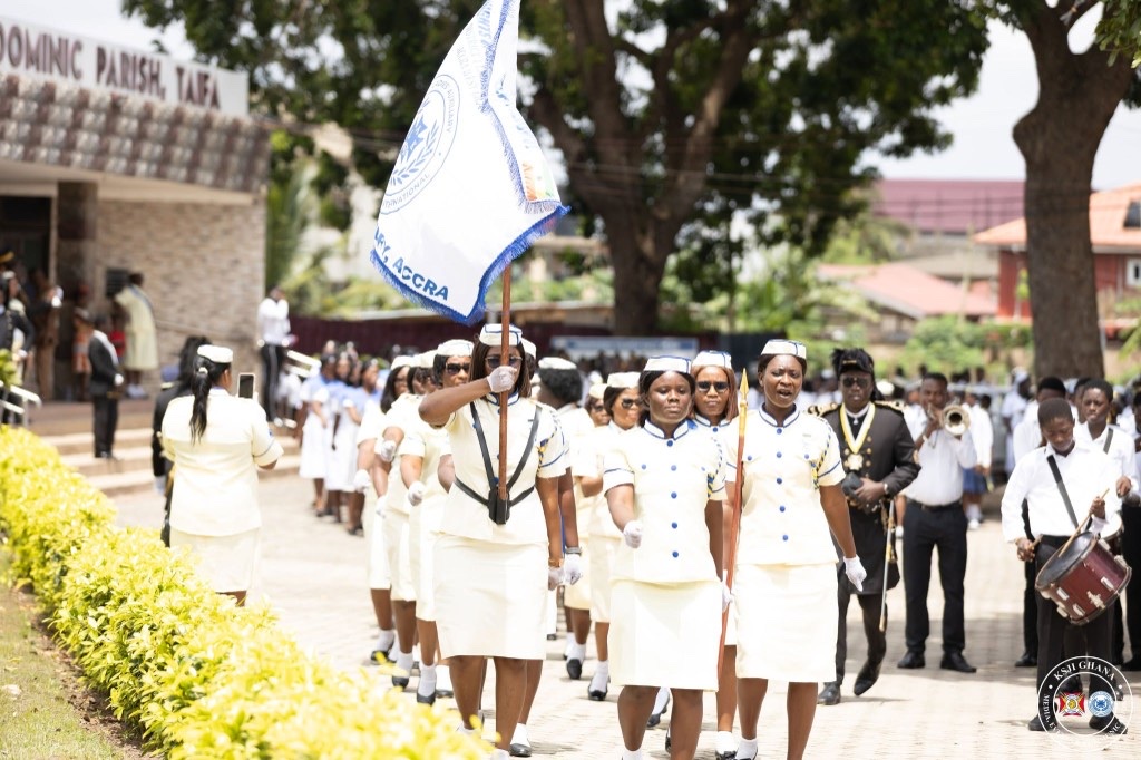 Ladies Auxiliary parade line with flag bearer